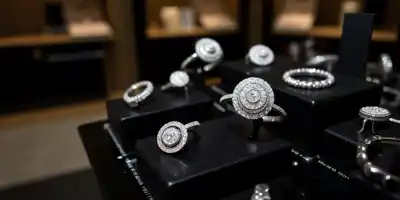 Pandora прогнозирует замедление продаж и приостанавливает выкуп акций из-за роста цен на серебро