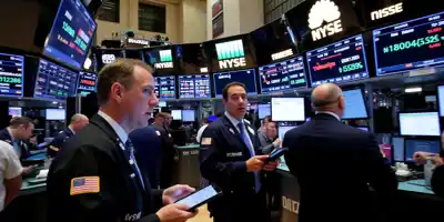 Американские акции колеблются из-за слабых данных по занятости; Microsoft влияет на технологии