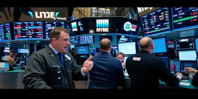 Трейдеры ищут подсказки за крупнейшим разворотом S&P 500 с апреля