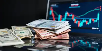 Спрос на валюту среди россиян достиг рекорда