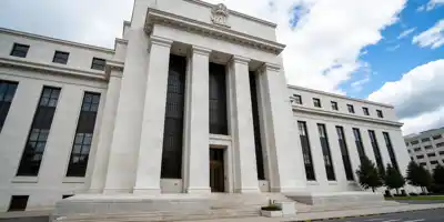 Трамп требует снижения ставок при растущей экономике: противоречивая позиция