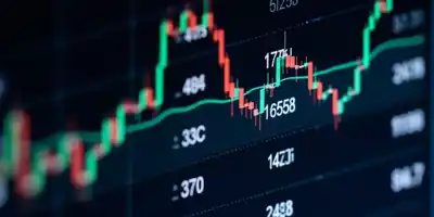 Фьючерсы на платину превысили 2500 долларов за унцию