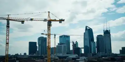 Строительная отрасль Великобритании продолжает сокращаться на фоне бюджетных опасений