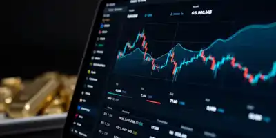 Крах биткоина в 2025 году: отставание от облигаций, золота и других активов