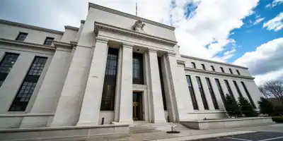 Кевин Хассет лидирует на пост главы Федеральной резервной системы США