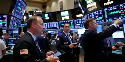 Американские акции снижаются на фоне возврата осторожных настроений