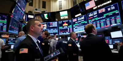 Фьючерсы на казначейские облигации растут, доллар слабеет на фоне слабых данных по рынку труда США