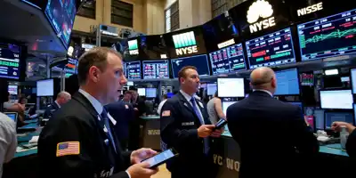 Уолл-стрит ждет решения ФРС по ставкам, трейдеры осторожны