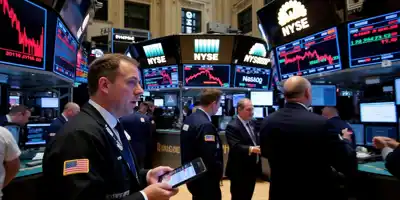 Акции США снизились после перезапуска правительства с задержкой данных