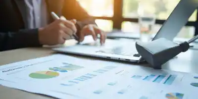 Мишустин призвал усилить контроль за самозанятыми для предотвращения нарушений