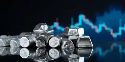 Фьючерсы на серебро превысили $66 за унцию