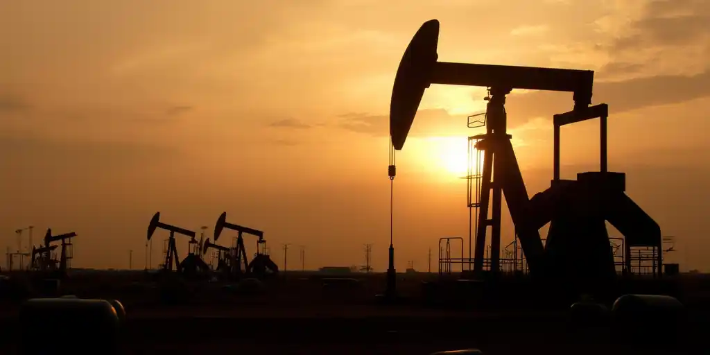 OPEC+ начал осторожное увеличение добычи нефти в апреле перед запланированным ростом