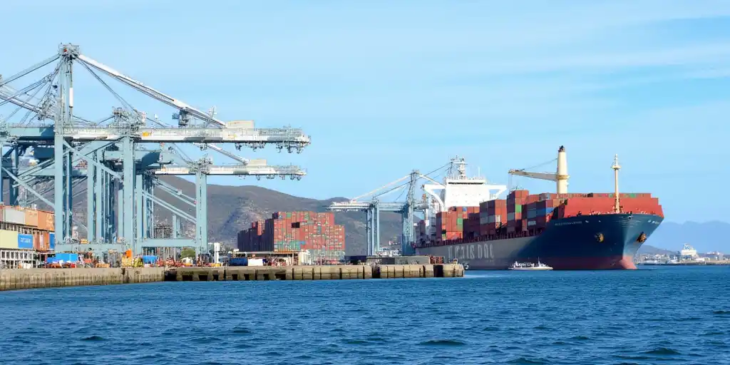 ЮАР обвинит подразделения Maersk и CMA в сговоре по ценам