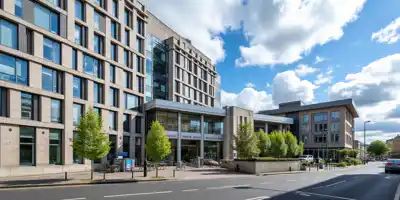 Henderson Park продает офисно-гостиничный комплекс в Дублине со скидкой