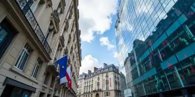 Французские банки и страховщики выпускают облигации после формирования нового кабинета Макрона