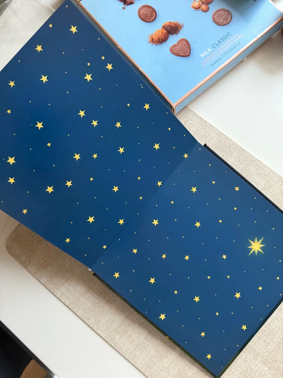 Фото книга Девочка и лестница к звёздам