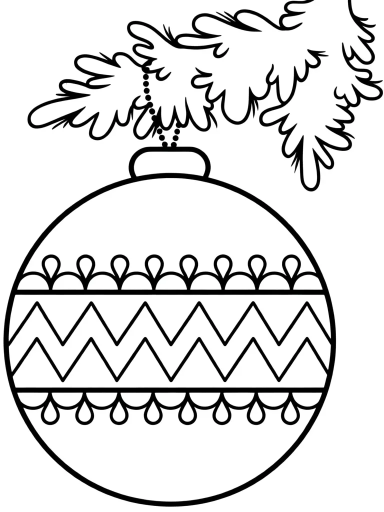 Новогодний шарик на ветке