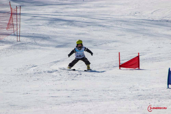 Детские соревнования по горным лыжам и сноуборду