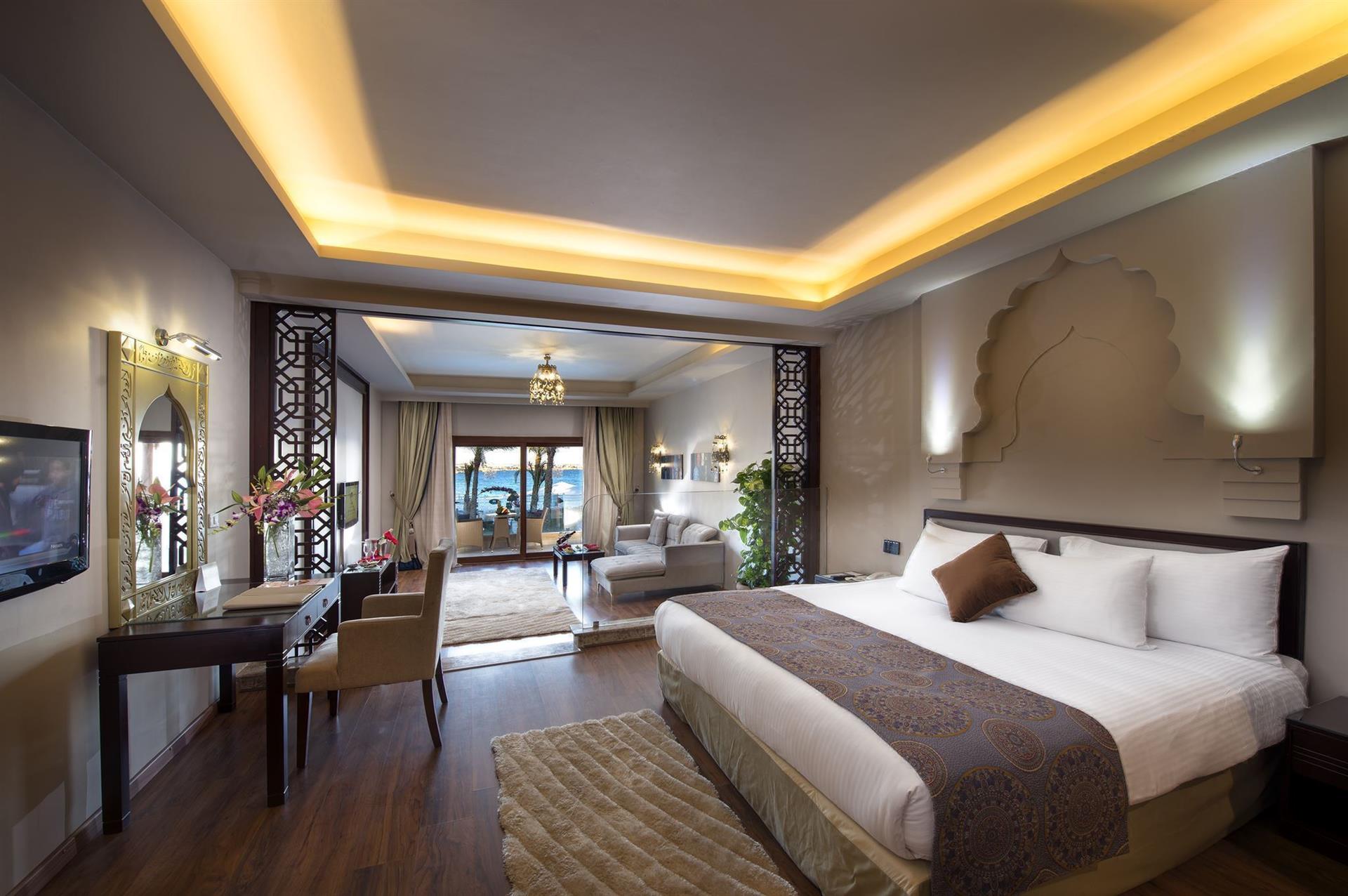 Executive Swim Up Suite - Posh Club