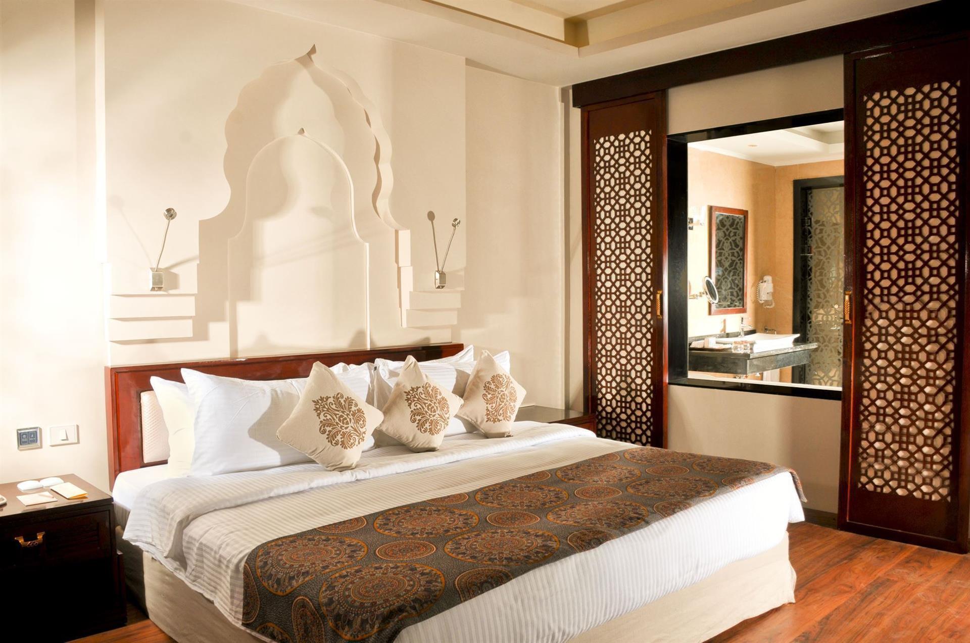 Executive Swim Up Suite - Posh Club