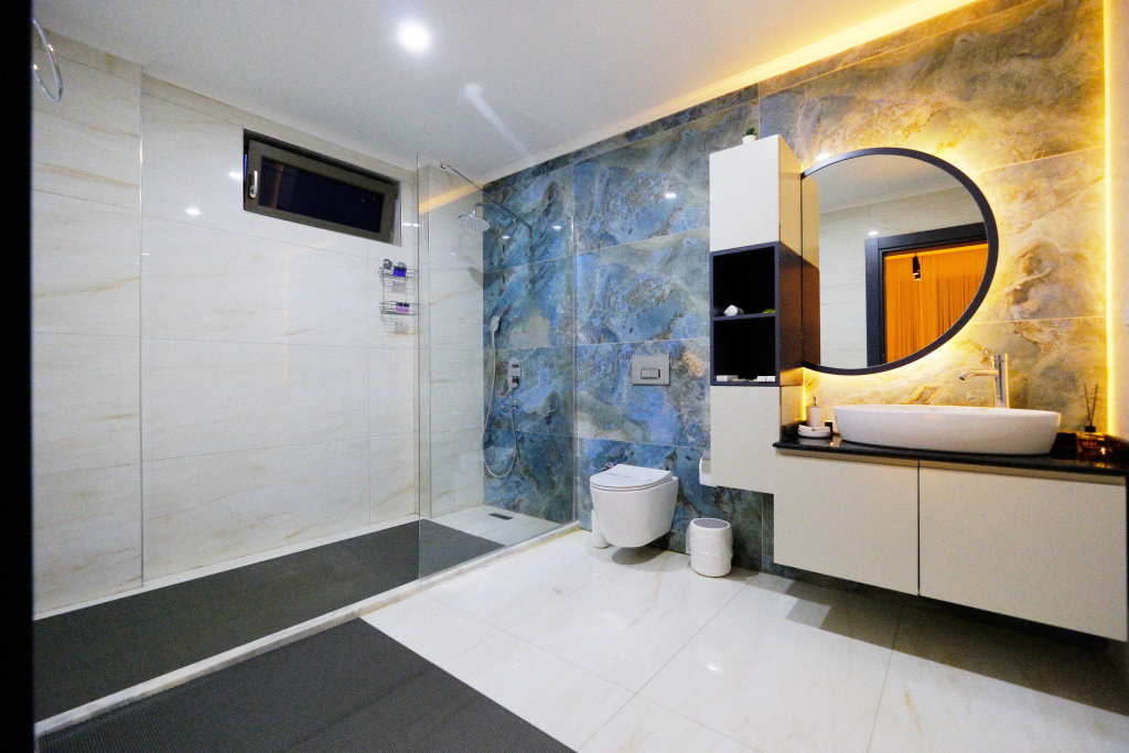 Deluxe room with balcony and with pool view