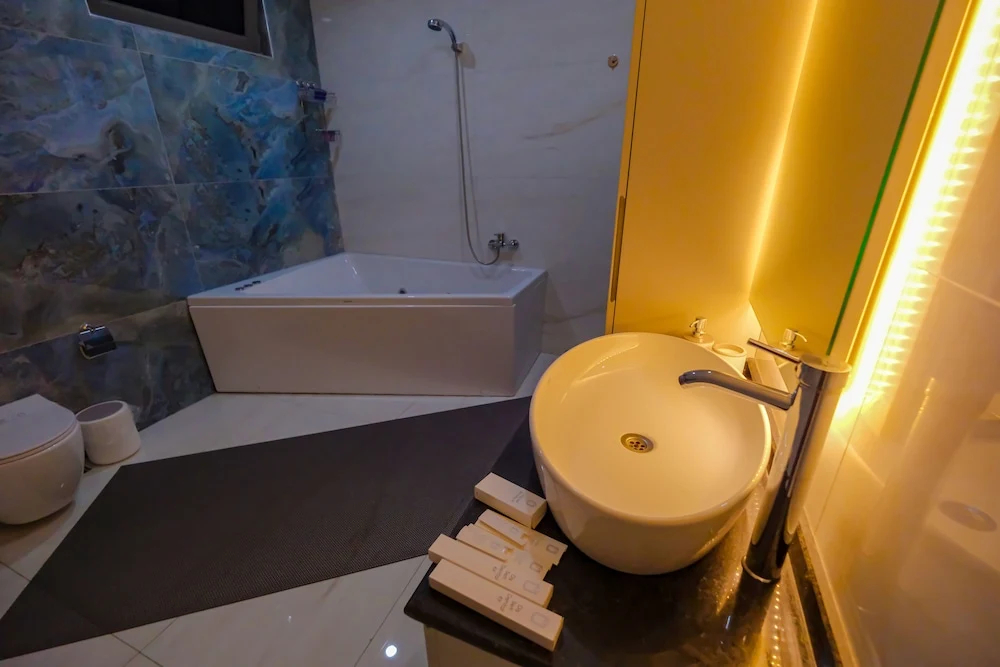 1 Bedroom Deluxe room with balcony and with pool view