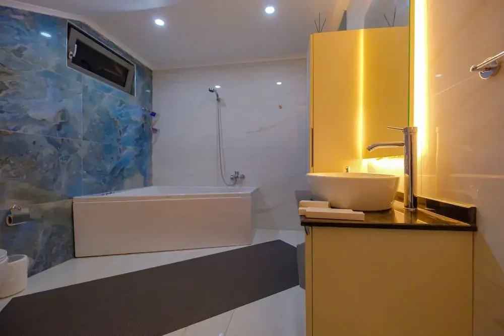 1 Bedroom Deluxe room with balcony and with pool view