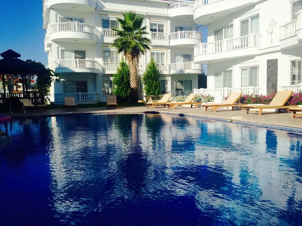 Deluxe Apartment with pool view