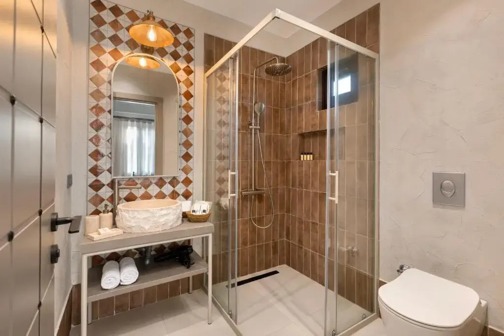 Double Suite with Bathtub