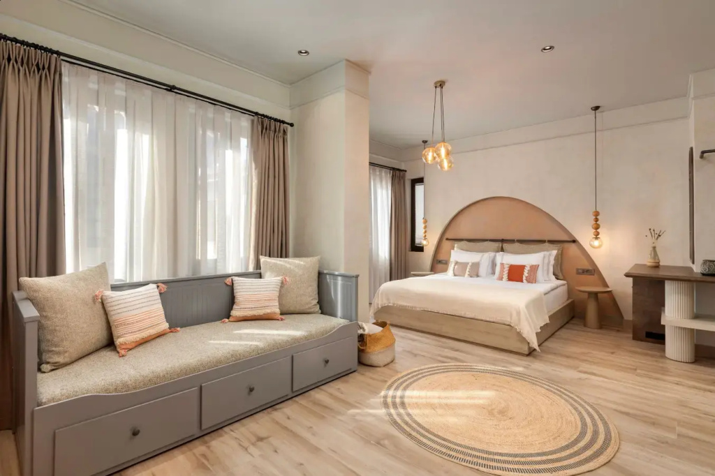 Suite with Bathtub