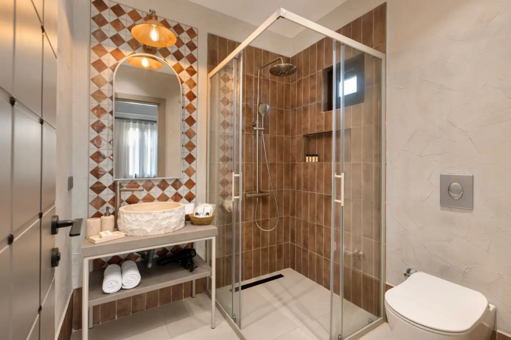Suite with Bathtub