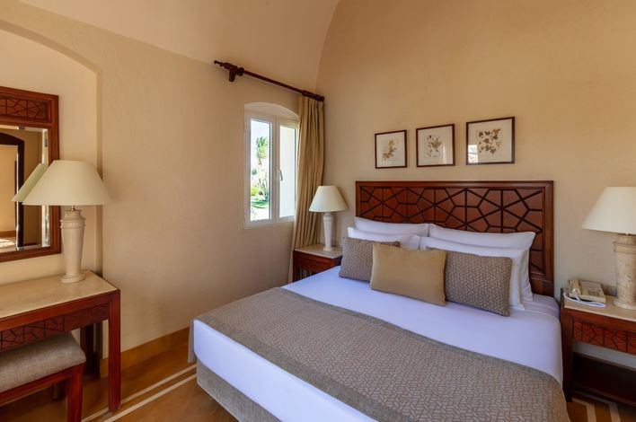 Junior Suite Queen Side Sea View