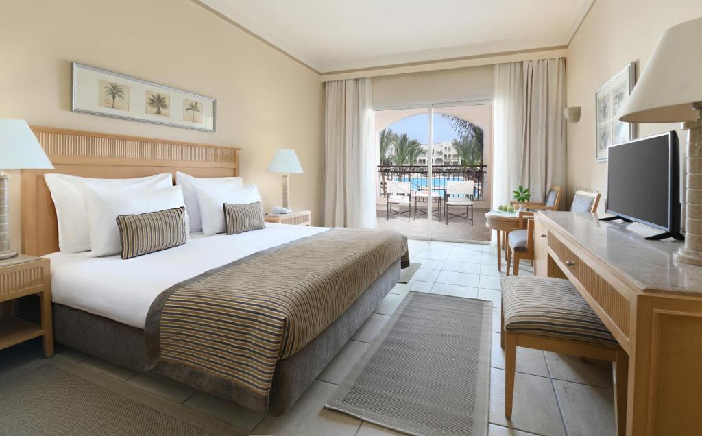 Superior Pool View Room