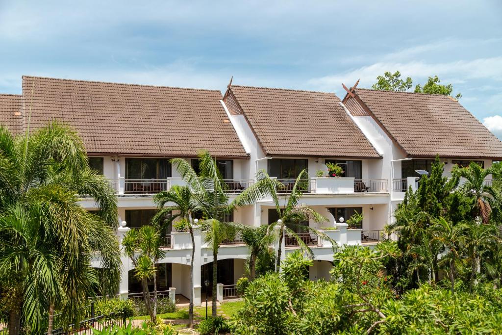 Пинакле гранд джомтьен паттайя. The Mangrove Hotel Паттайя. Отель the Mangrove Hotel Паттайя. Ana Anan Resort & Villa Pattaya 5*. Mangrove Hotel Pattaya.