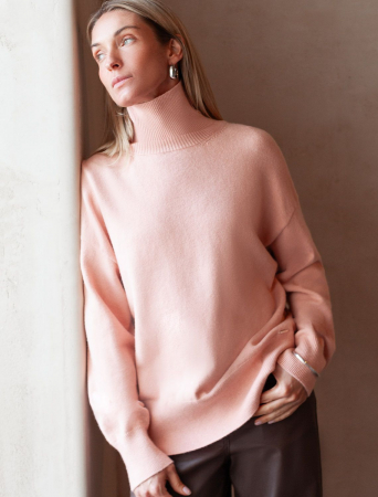 Свитер из пряжи с кашемиром