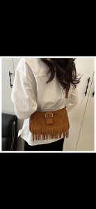 Модные сумки через плечо с кисточками из искусственной кожи.