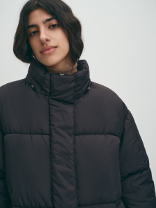 Длинный теплый пуховик с капюшоном на молнии