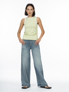 Базовый топ с контрастным кантом