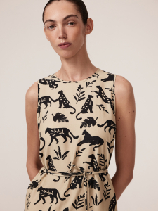 Платье из вискозы с эффектным принтом