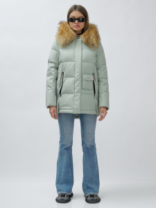 Куртка женская зимняя с мехом енот премиум класса зеленого цвета 3215Z