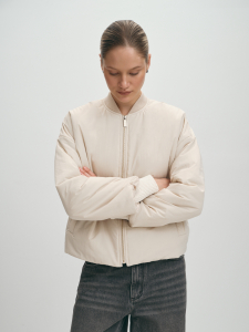 Демисезонная короткая куртка-бомбер