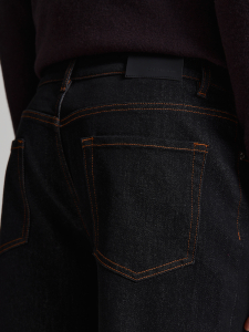 Джинсы из сырого денима