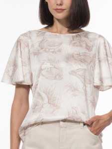 Блуза с природным рисунком и крылышками