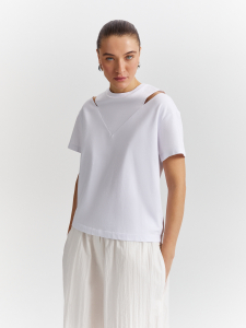 Футболка с декоративными вырезами