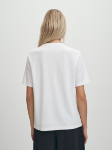 Базовая футболка с вышивкой