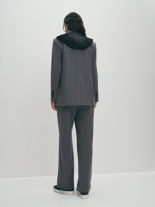 Костюмный пиджак со съемным капюшоном