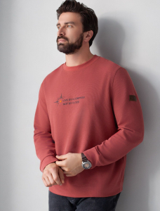 Джемпер легкий из фактурного эластичного трикотажа с принтом