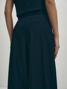 Прямые широкие брюки в классическом синем