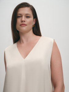Базовый топ из вискозы с V-вырезом