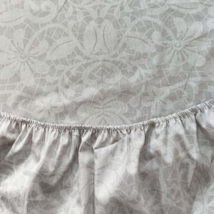 Простыня на резинке Творец снов Танец лепестков сатин